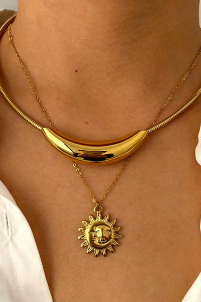 Fashionable Snake Bone Chain Sun Pendant Necklace