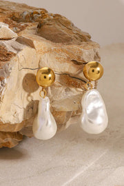 Elegant and Luxurious Pearl Earrings