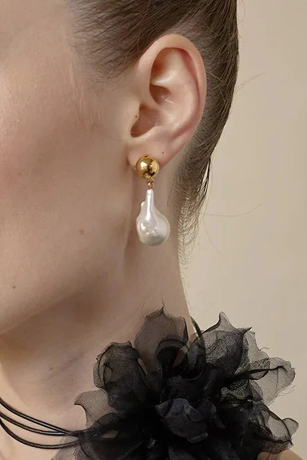 Elegant and Luxurious Pearl Earrings