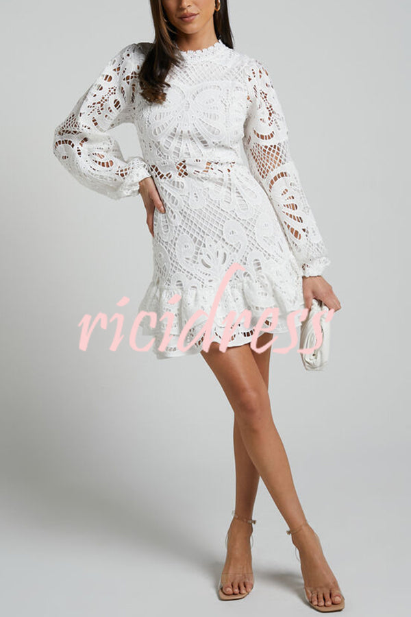 Solid Color Hollow Long-sleeved Waisted Lace Mini Dress