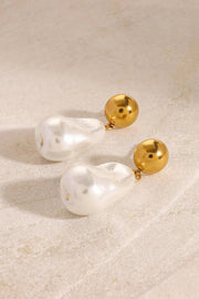 Elegant and Luxurious Pearl Earrings