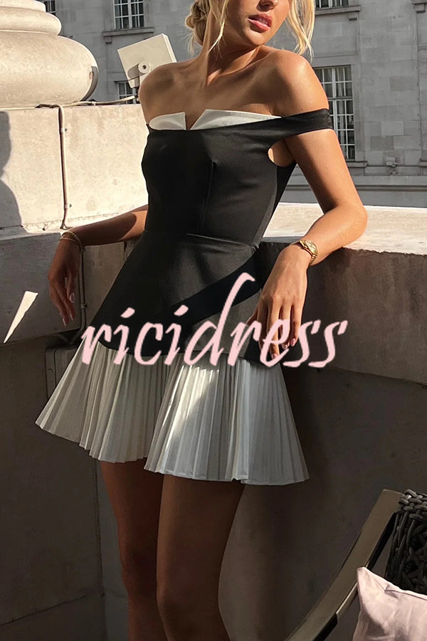 Love Unscripted Patchwork Off-shoulder Sleeveless Pleated Mini Dress